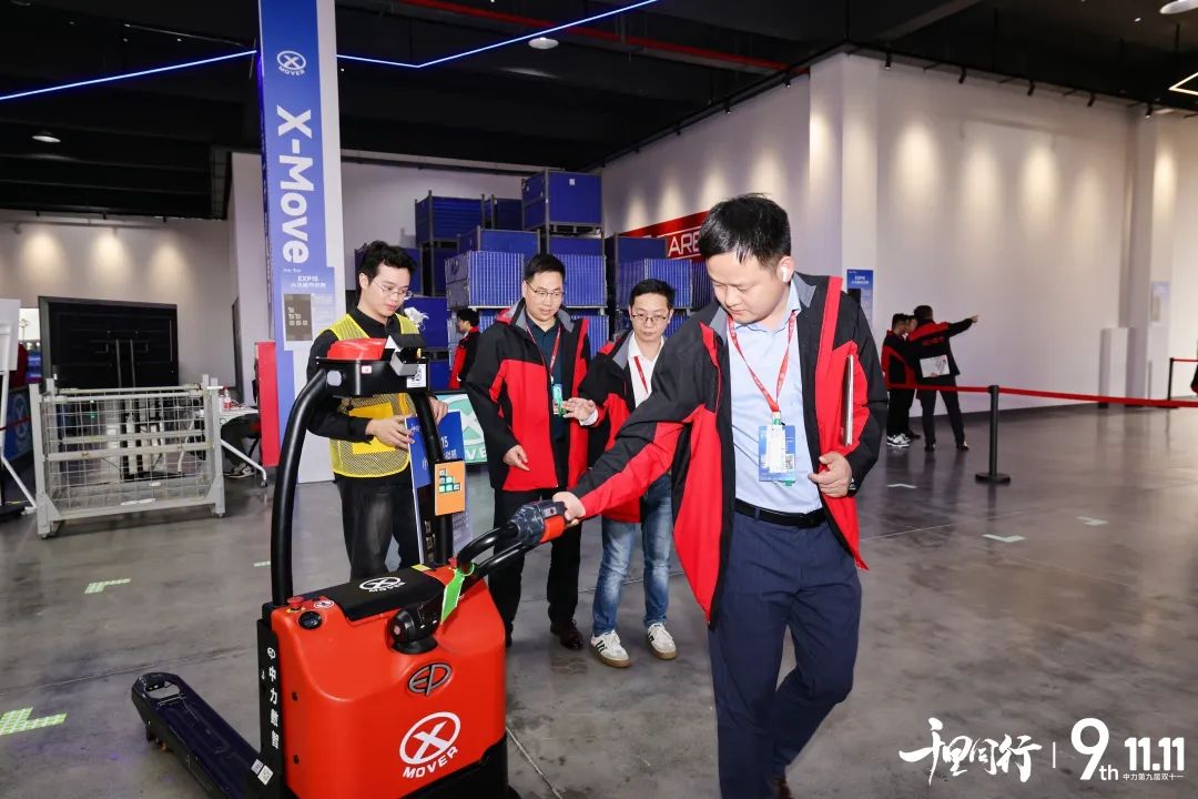 “一鍵開團(tuán)”，中力“雙十一”當(dāng)日下單2100+臺(tái)移動(dòng)機(jī)器人